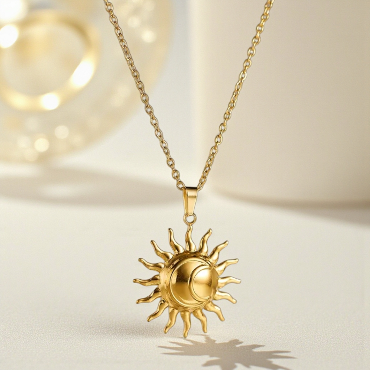 Colgante con dije Sol y Luna