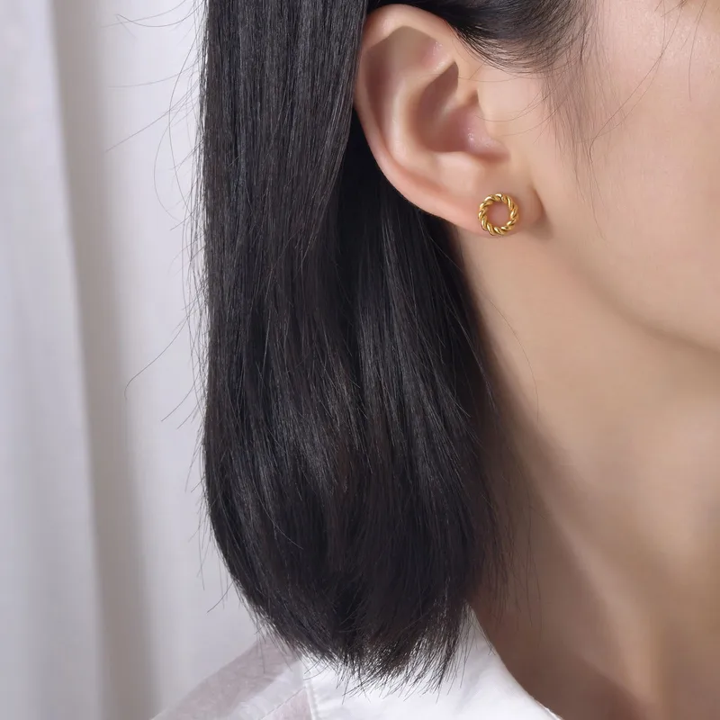 Aretes delicados pequeños