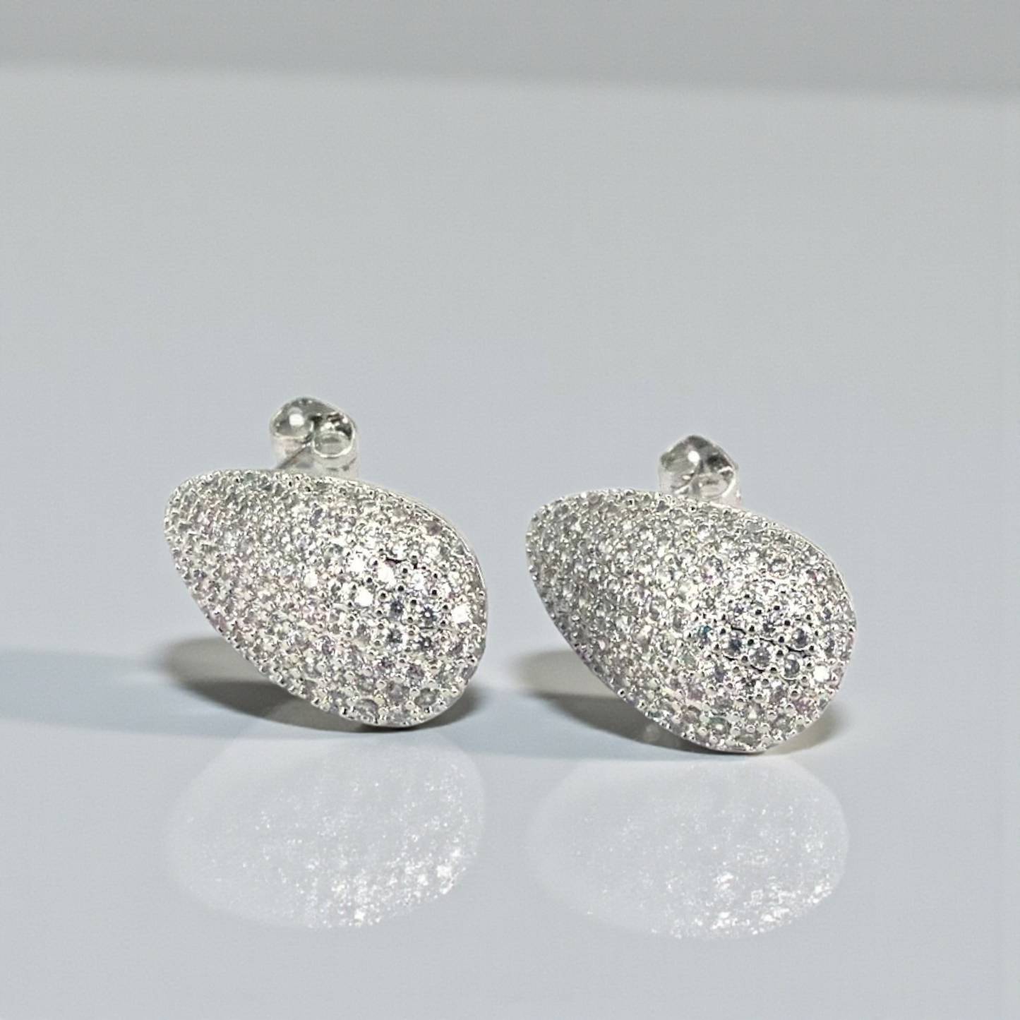 Aretes en forma de gota con circonia brillante