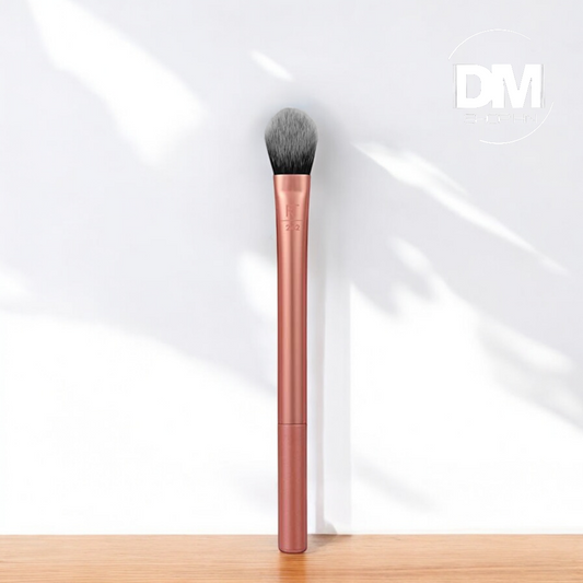 Brigtening Concealer Brush 242 Real Techniques