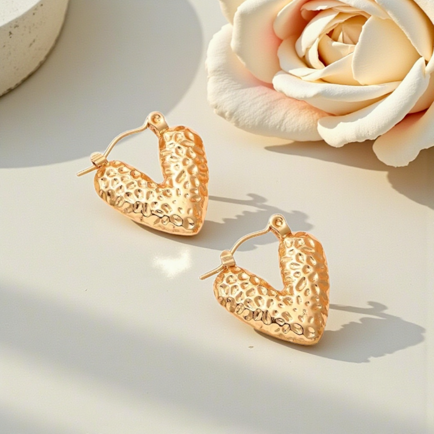Aretes con textura en forma de corazón