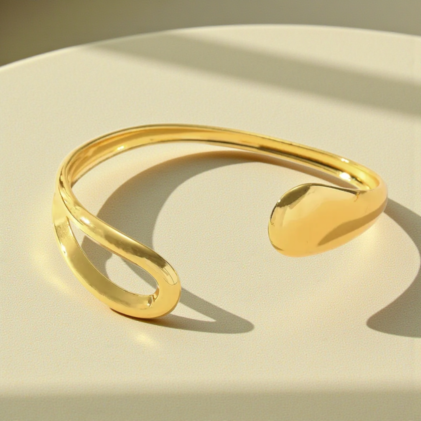 Pulsera elegante asimétrica