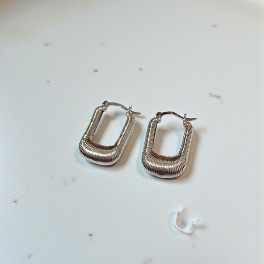 Argollas cuadradas tipo bordado