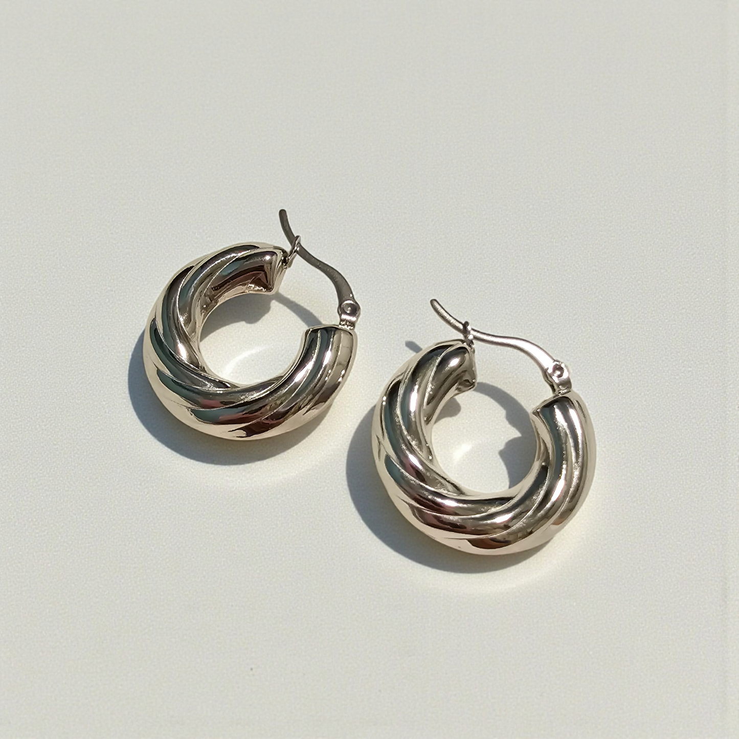 Argolla de moda en tono plata