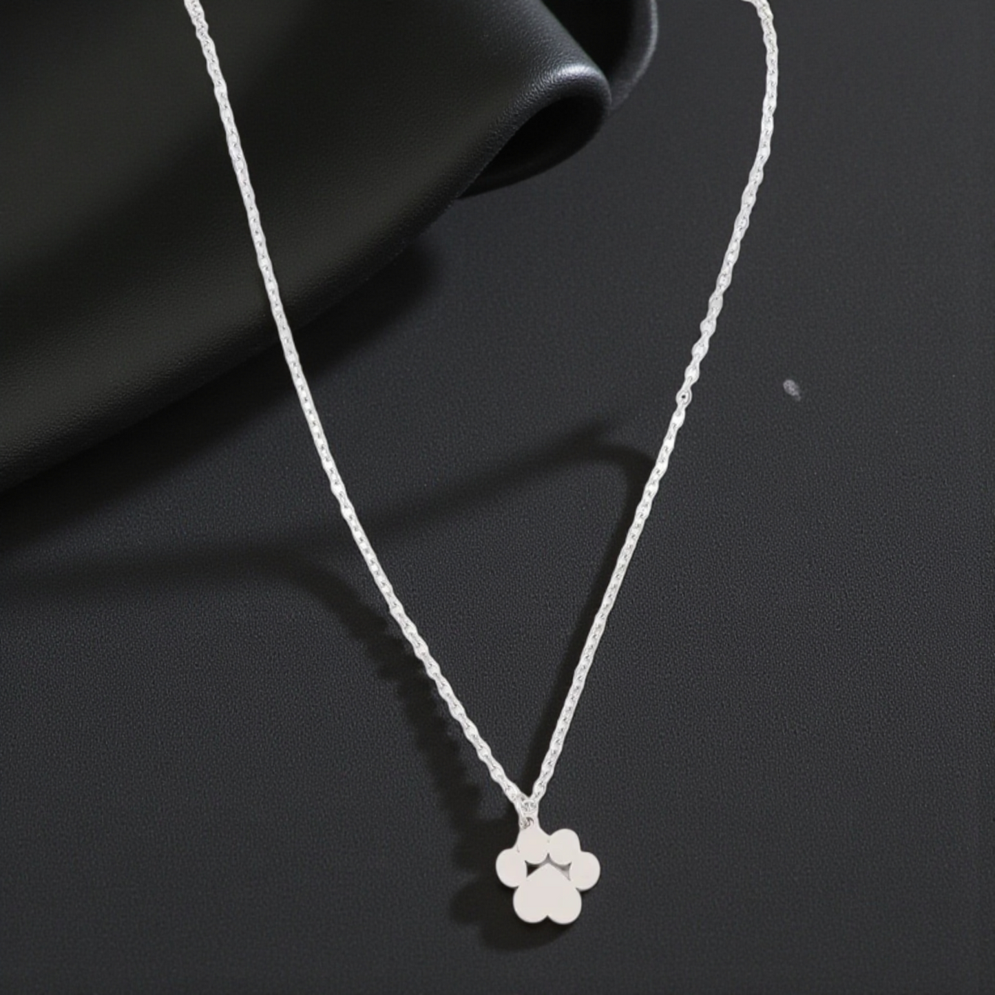 Colgante con dije de huellita