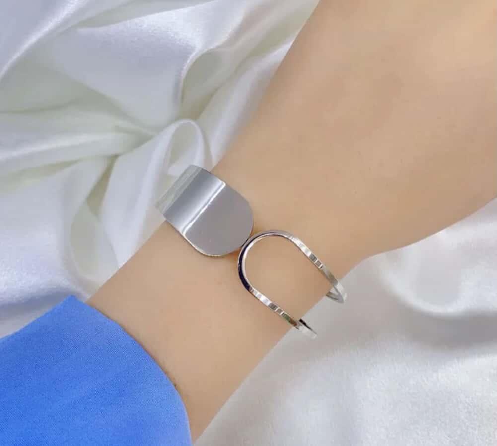 Pulsera elegante estilo moderno