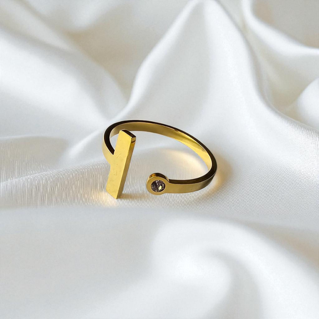 Anillo asimétrico elegante