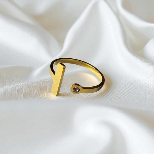 Anillo asimétrico elegante
