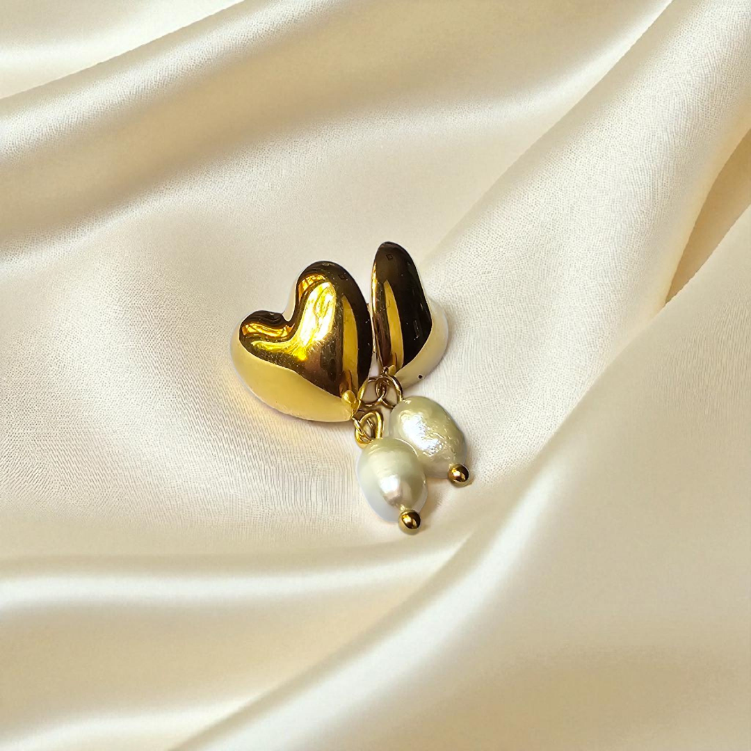 Aretes en forma de corazón con colgante de perla