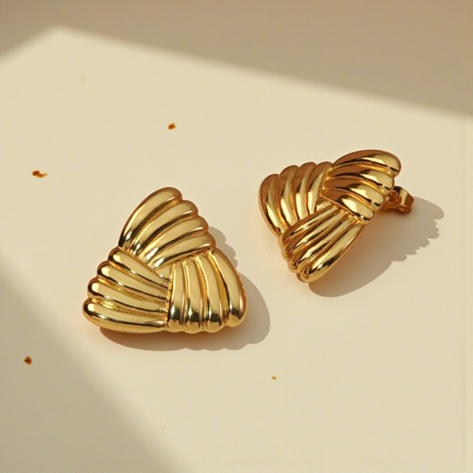 Aretes elegantes con textura