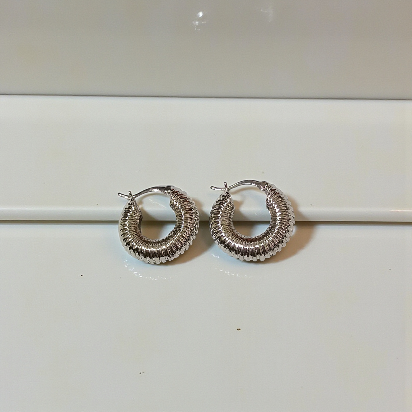 Argollas elegantes pequeñas