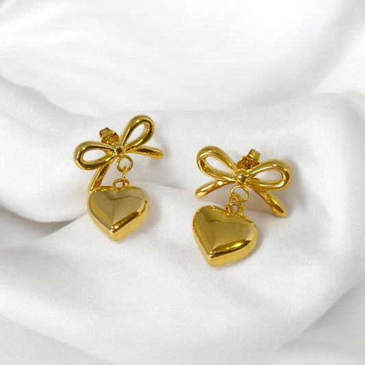 Aretes elegantes en forma de corazón