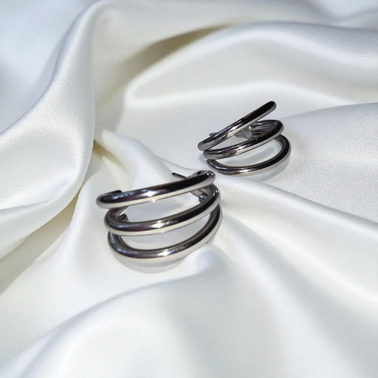 Sofisticados aretes plateados