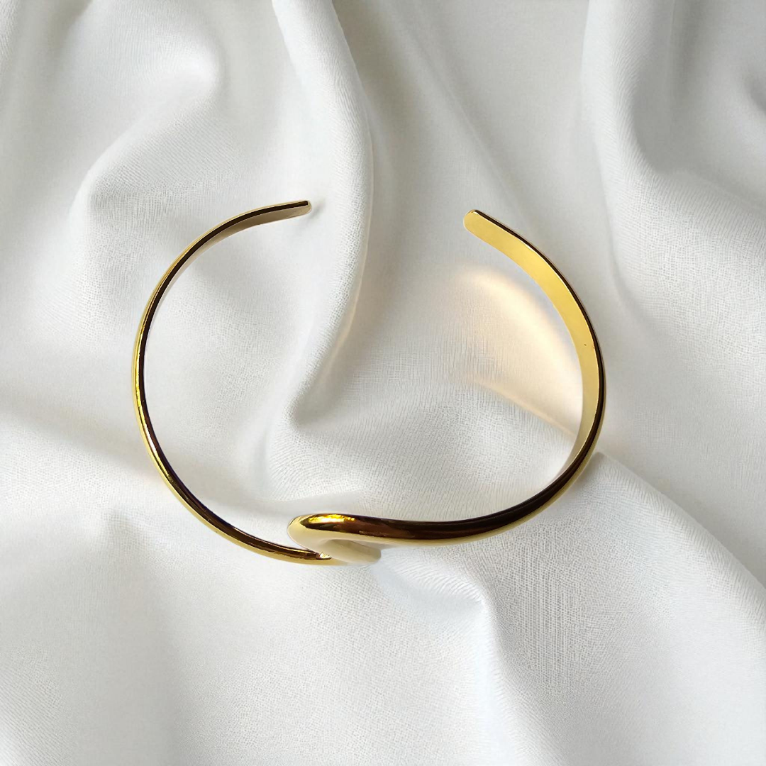 Brazalete dorado ajustable