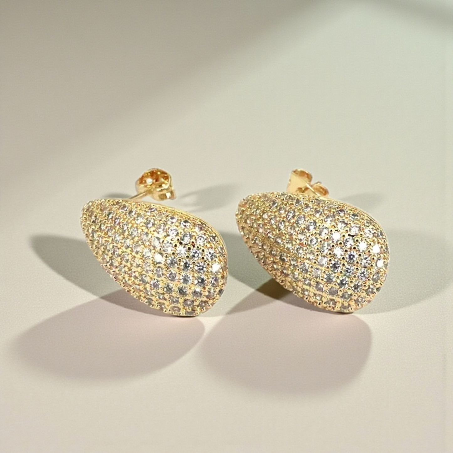 Aretes en forma de gota con circonia brillante