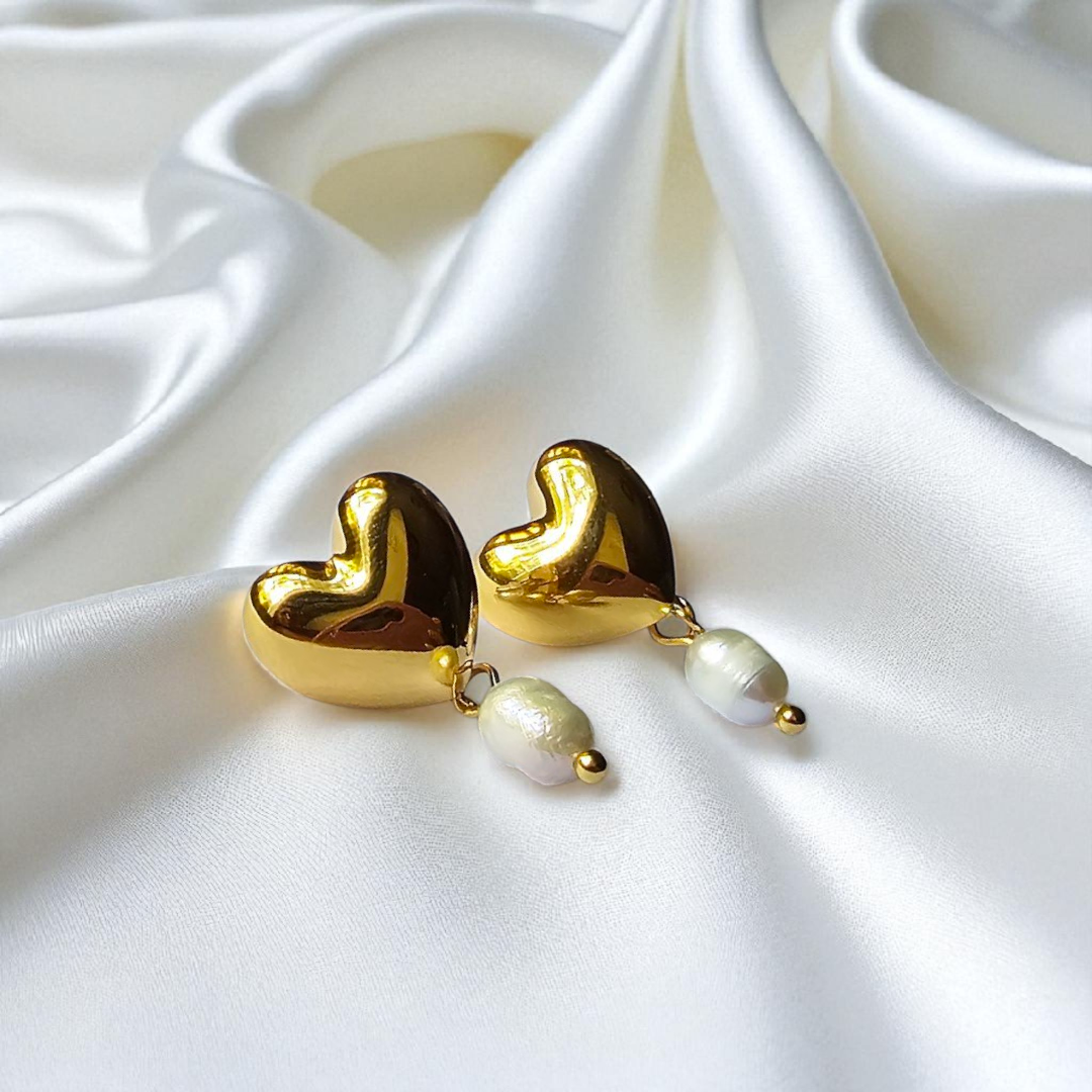Aretes en forma de corazón con colgante de perla