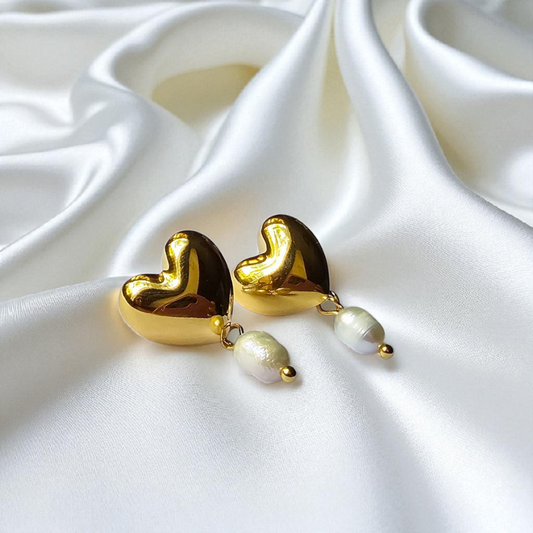 Aretes en forma de corazón con colgante de perla