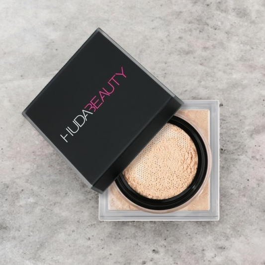 HUDA BEAUTY  Easy Bake Blurring Loose Baking & Setting Powder